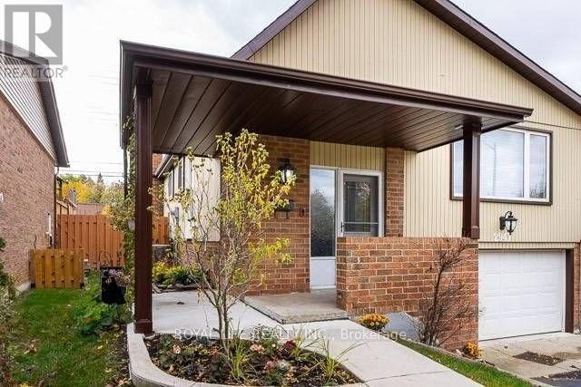 2947 Saint Malo Circle, Mississauga, Ontario  L5N 1S8 - Photo 2 - W12372488