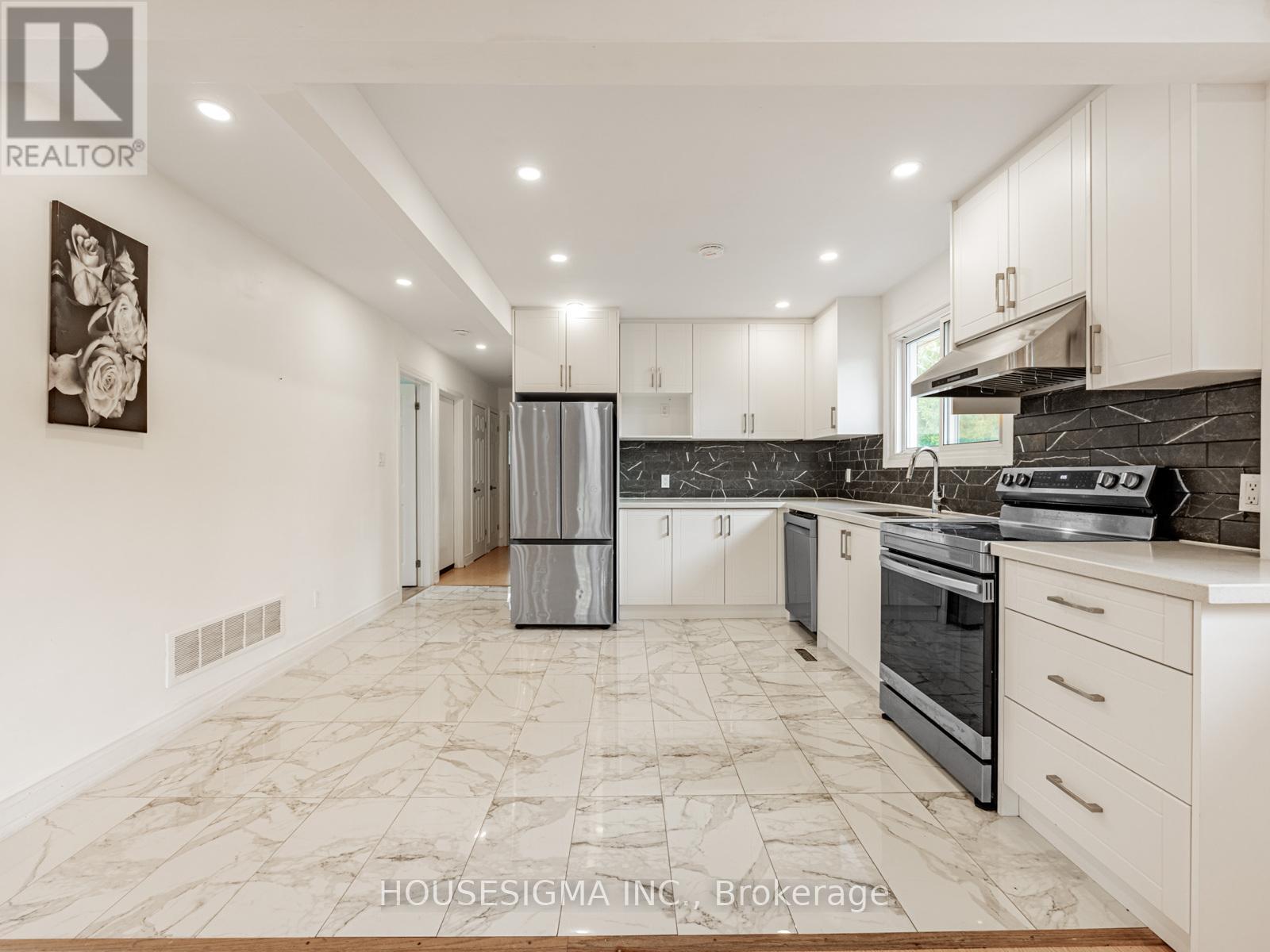 Unit 2 - 16 Muskoka Avenue, Toronto, Ontario  M8W 1H3 - Photo 3 - W12372491