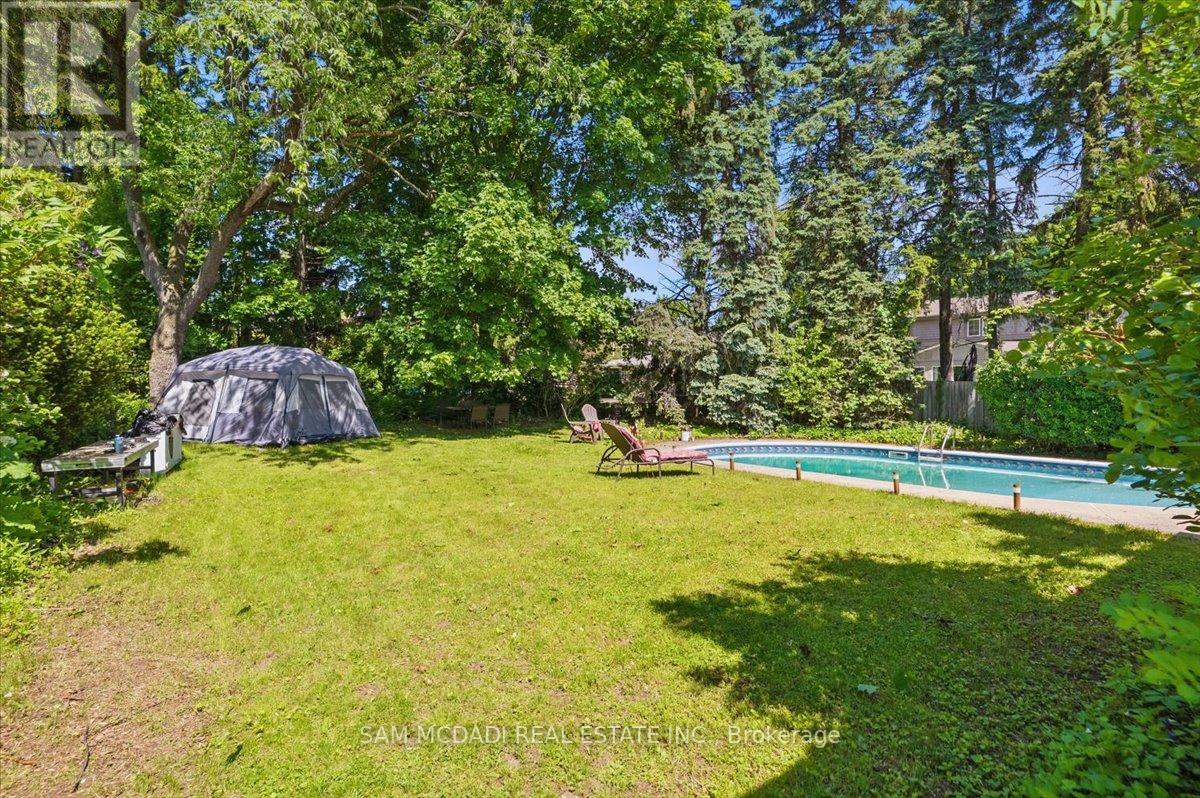 1571 Yew Street, Mississauga, Ontario  L5H 2C1 - Photo 17 - W12372508