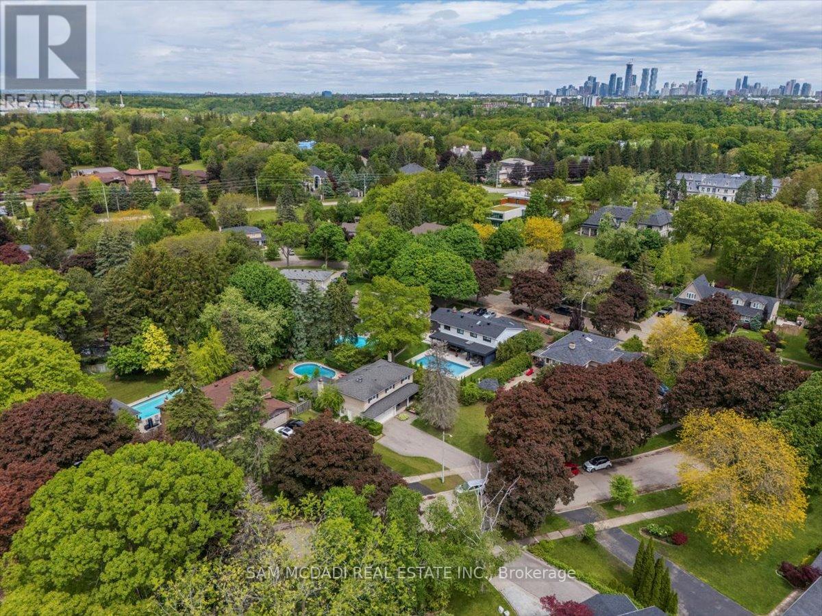 1571 Yew Street, Mississauga, Ontario  L5H 2C1 - Photo 32 - W12372508