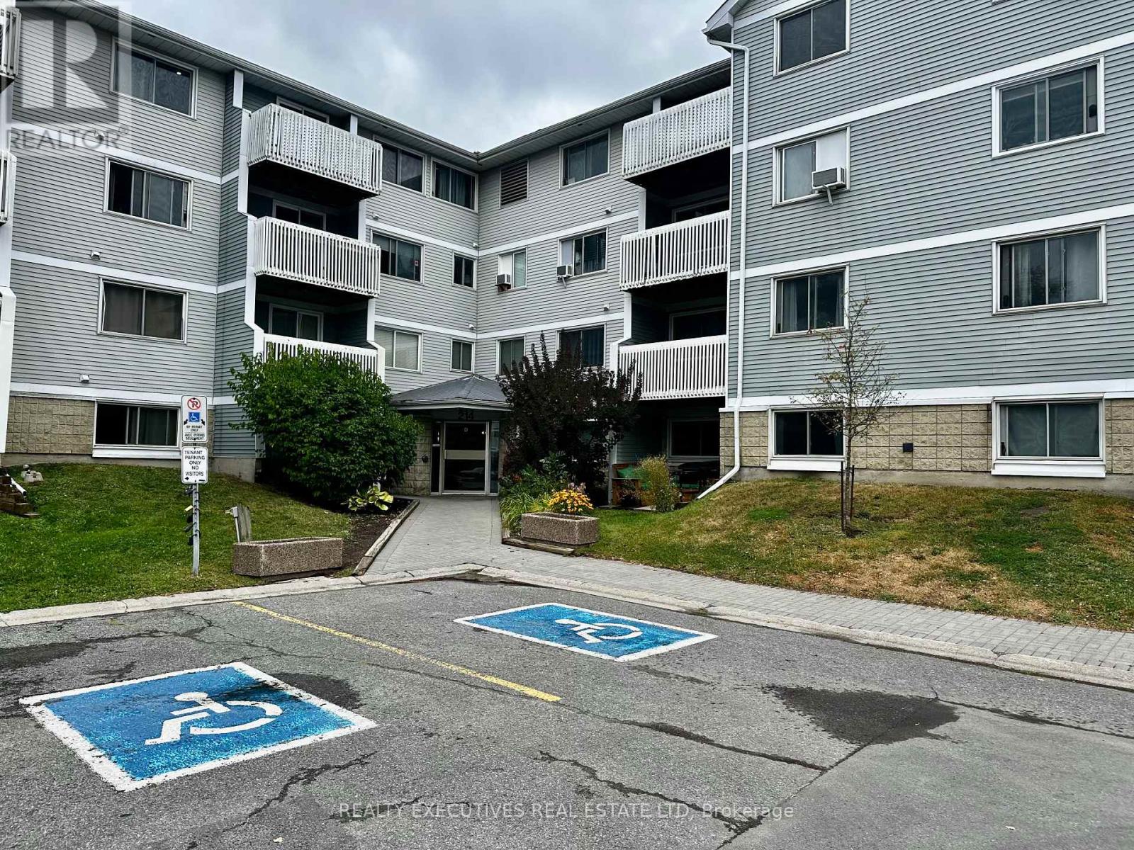 408 - 214 Viewmount Drive, Ottawa, Ontario  K2E 7X3 - Photo 18 - X12372517