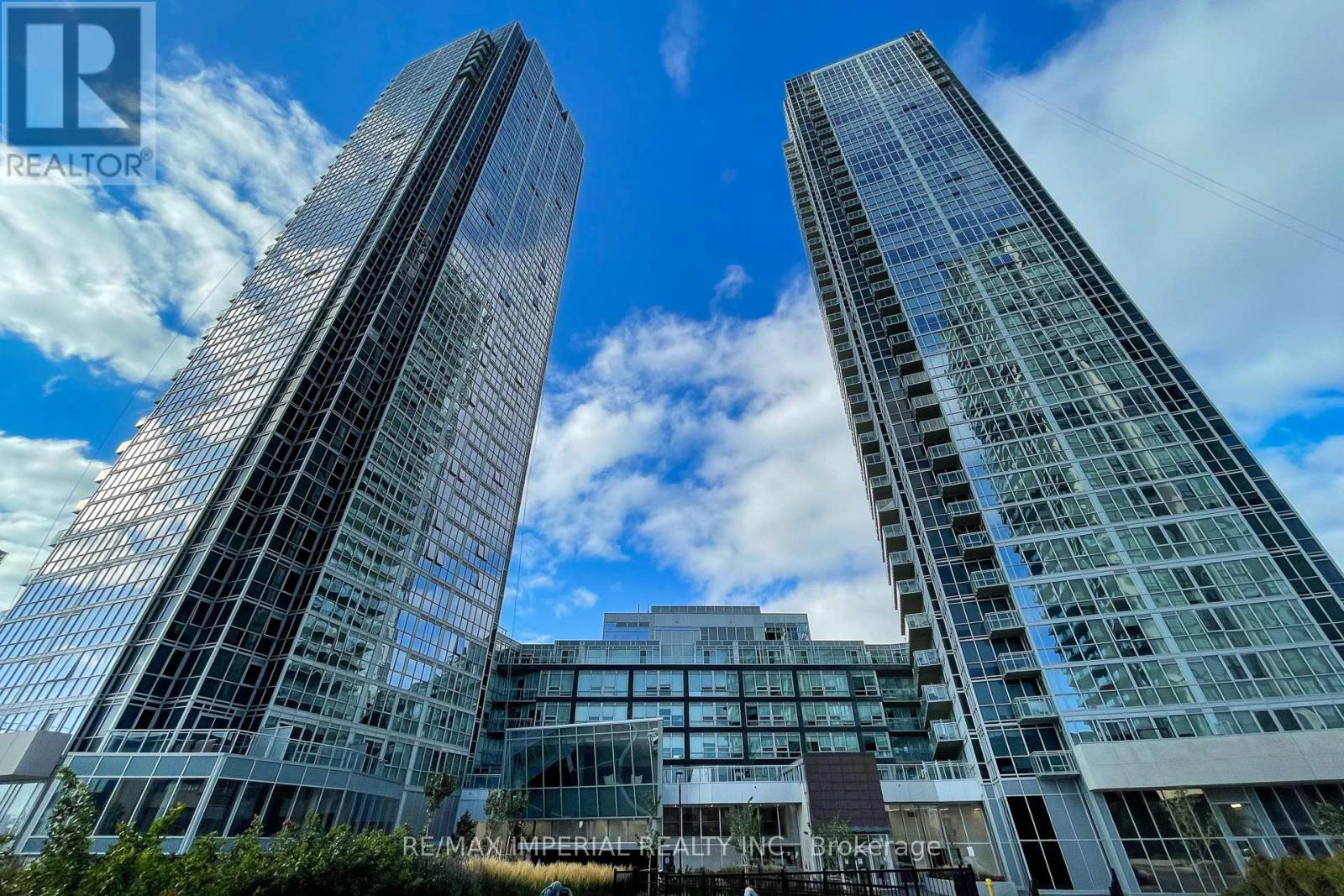 701 - 2916 HIGHWAY 7, Vaughan, Ontario