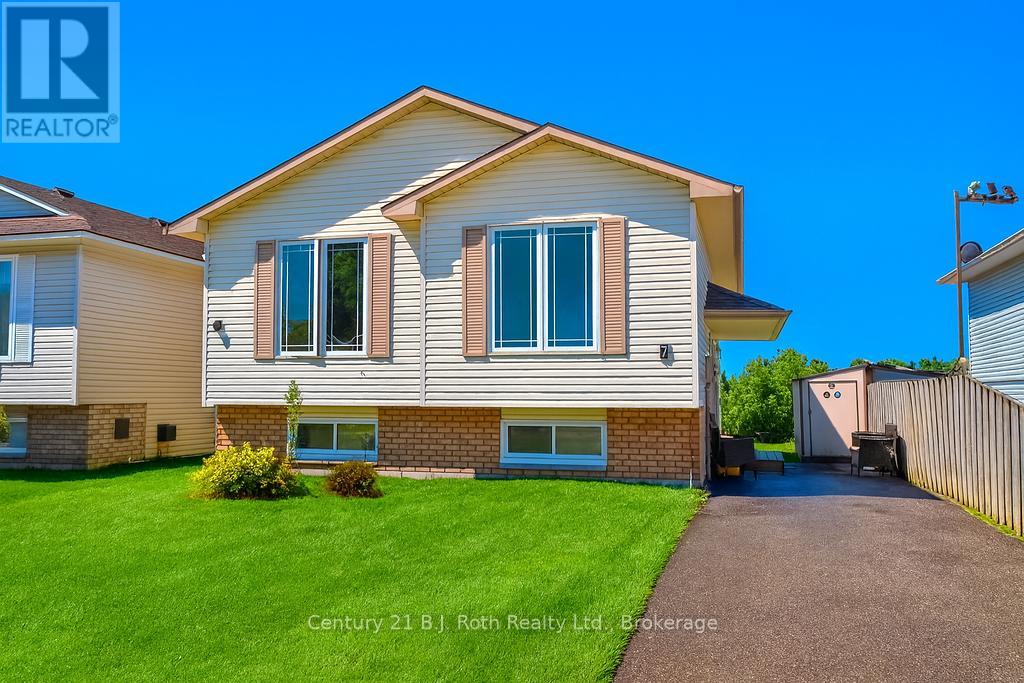7 Christine Place, Orillia, Ontario  L3V 7P1 - Photo 1 - S12372534