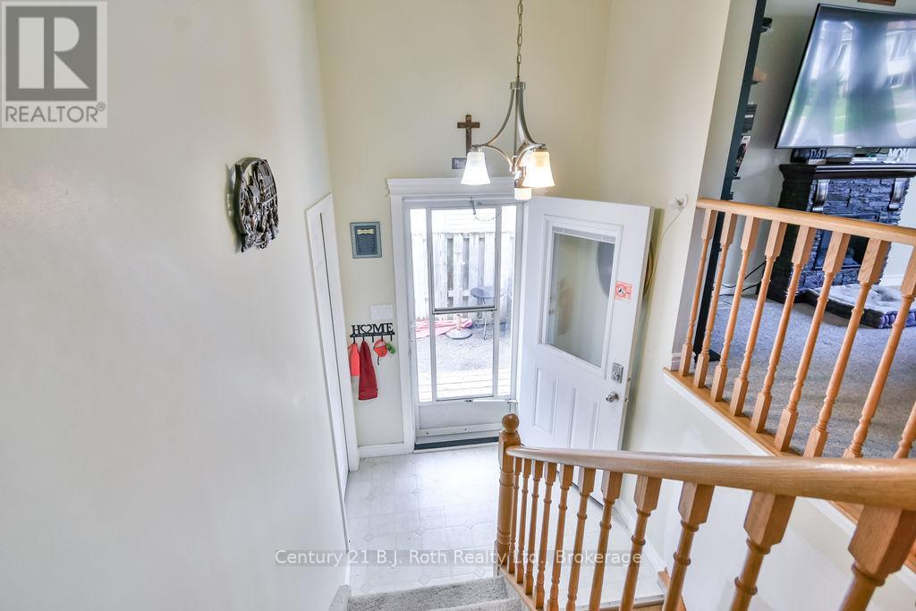 7 Christine Place, Orillia, Ontario  L3V 7P1 - Photo 2 - S12372534