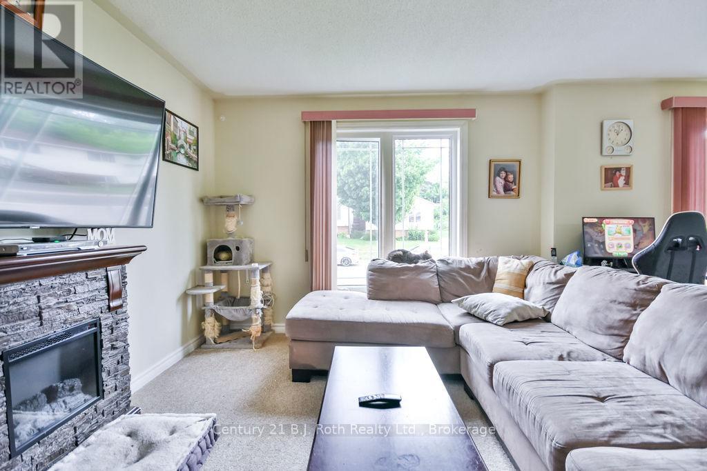 7 Christine Place, Orillia, Ontario  L3V 7P1 - Photo 4 - S12372534