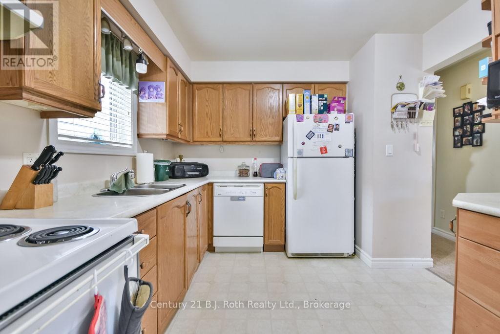 7 Christine Place, Orillia, Ontario  L3V 7P1 - Photo 7 - S12372534