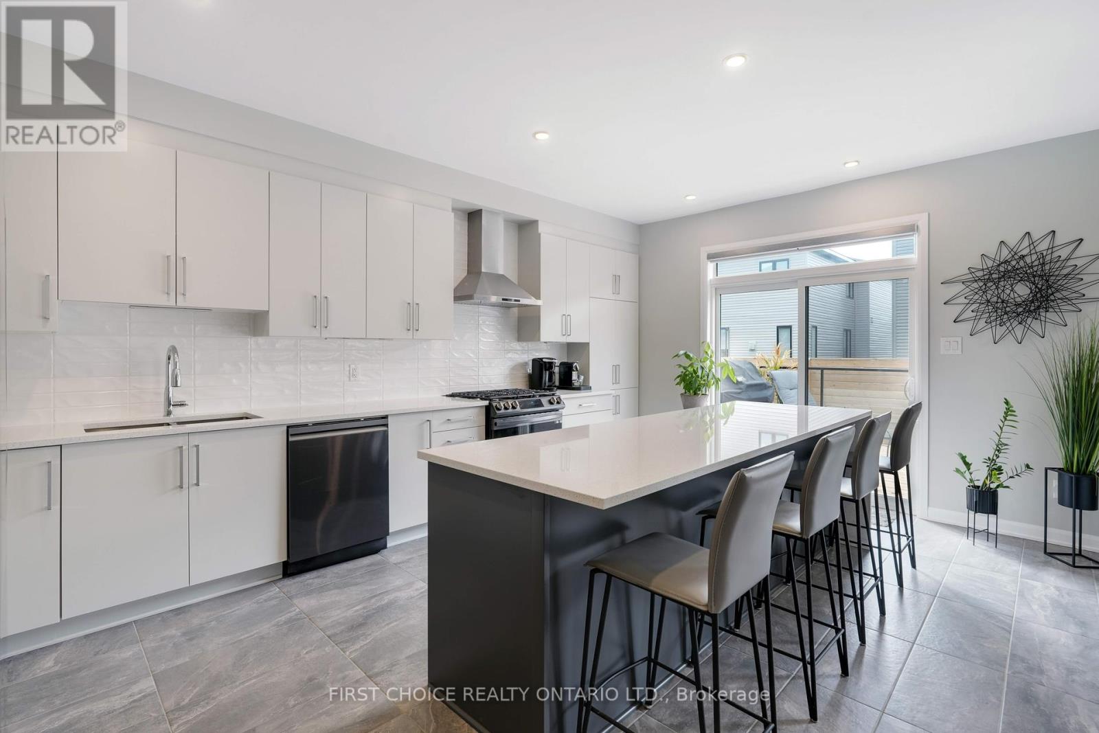 605 Ribbon Street, Ottawa, Ontario  K4M 0M8 - Photo 10 - X12372529