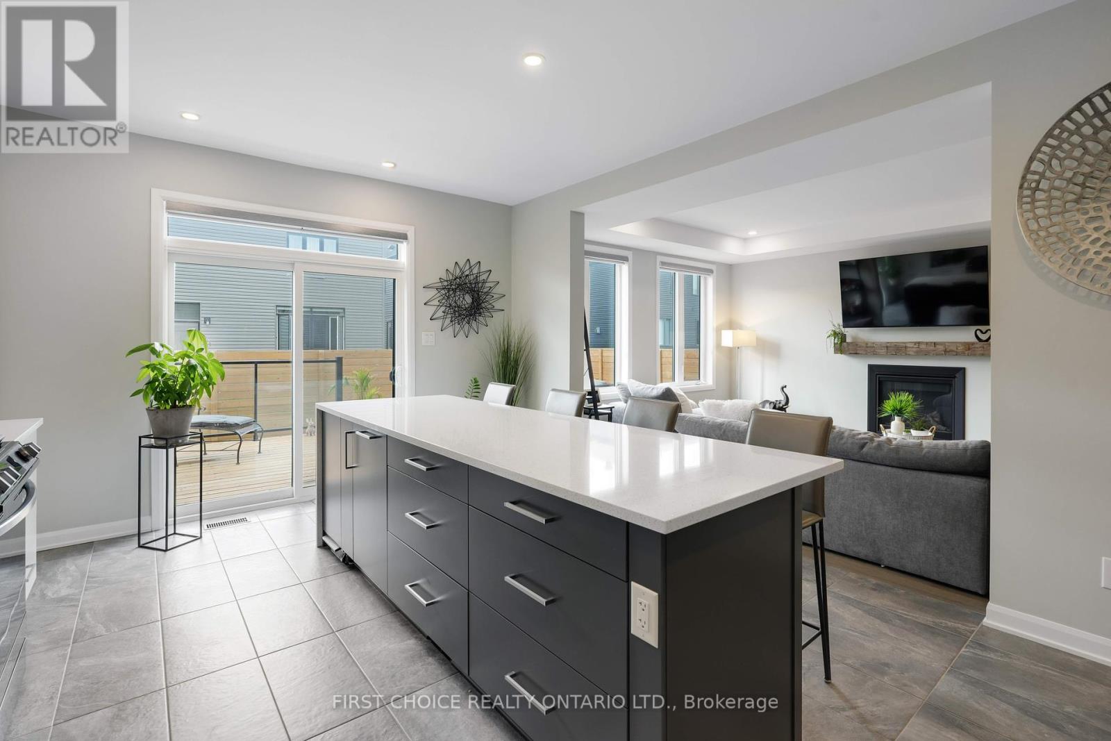 605 Ribbon Street, Ottawa, Ontario  K4M 0M8 - Photo 14 - X12372529