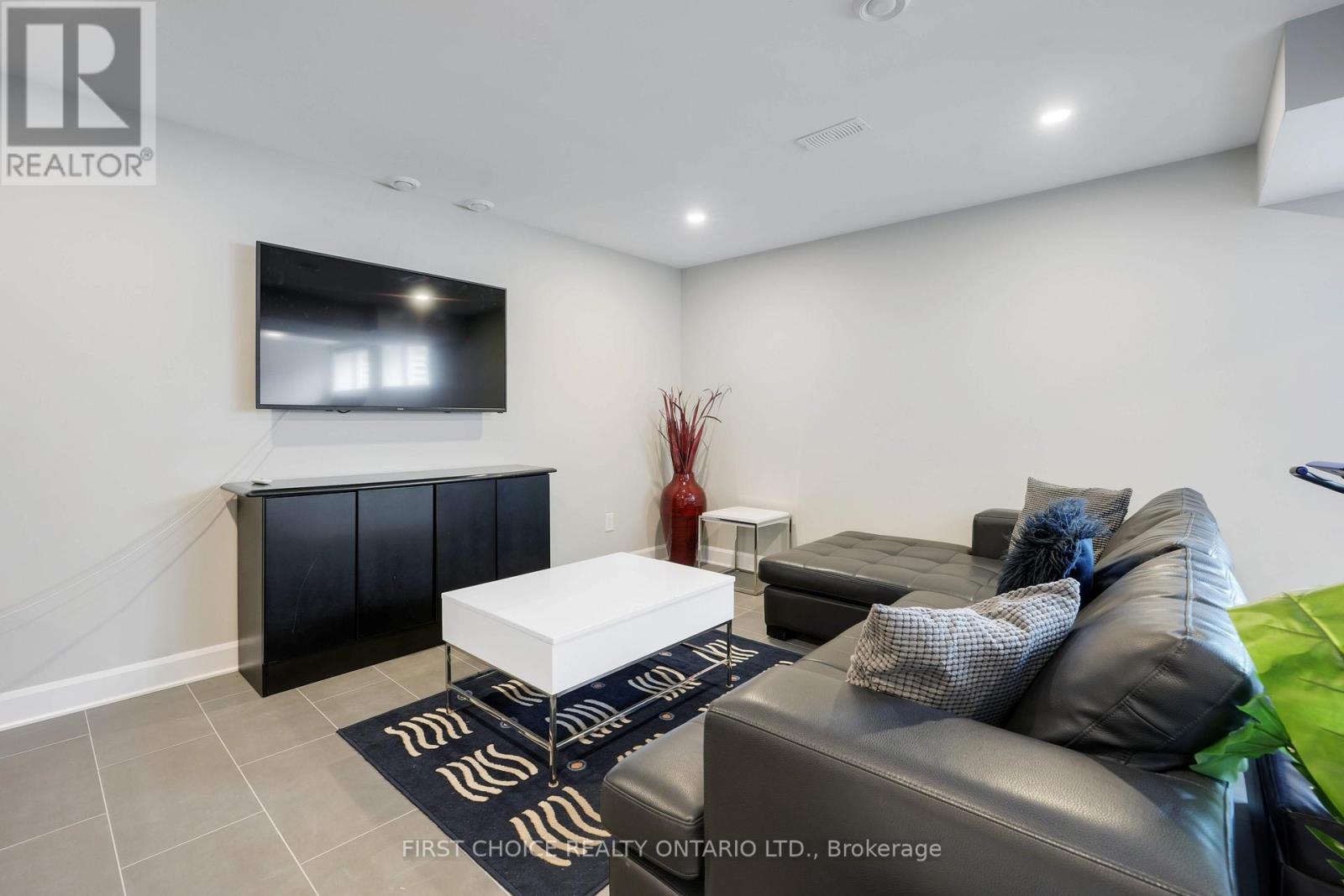 605 Ribbon Street, Ottawa, Ontario  K4M 0M8 - Photo 33 - X12372529