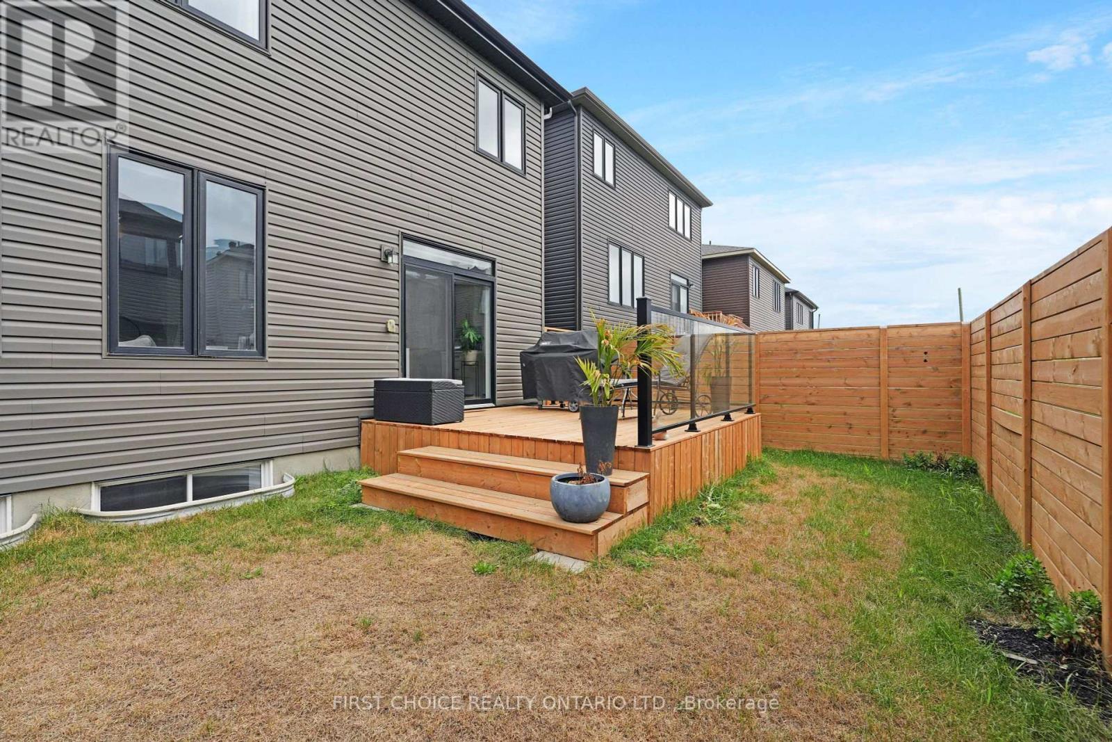 605 Ribbon Street, Ottawa, Ontario  K4M 0M8 - Photo 37 - X12372529