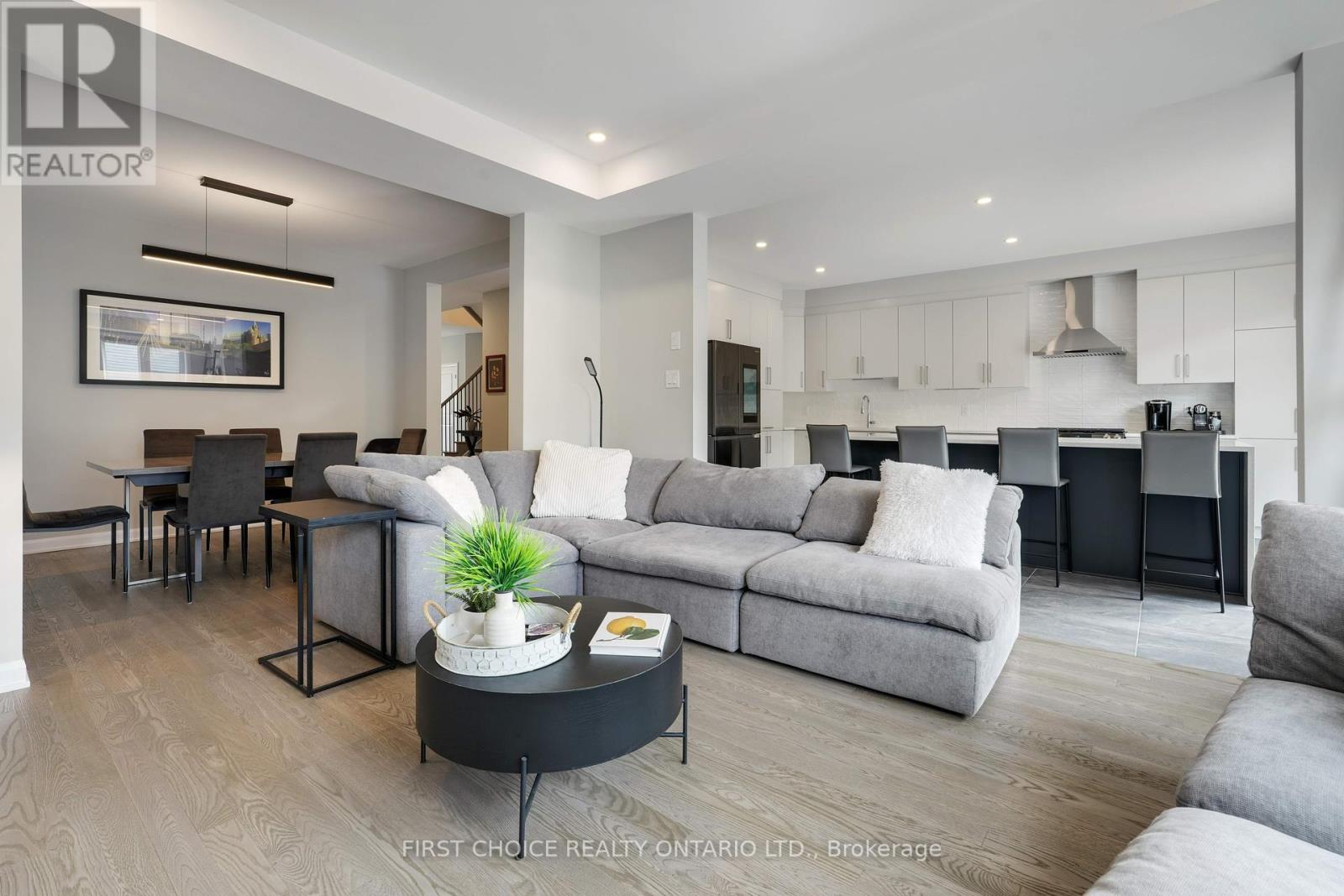605 Ribbon Street, Ottawa, Ontario  K4M 0M8 - Photo 9 - X12372529