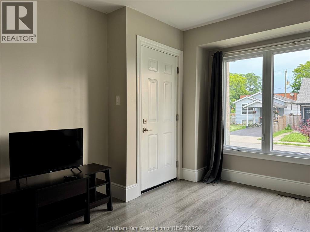 1353 Mckay Avenue, Windsor, Ontario  N9B 2B1 - Photo 5 - 25021954
