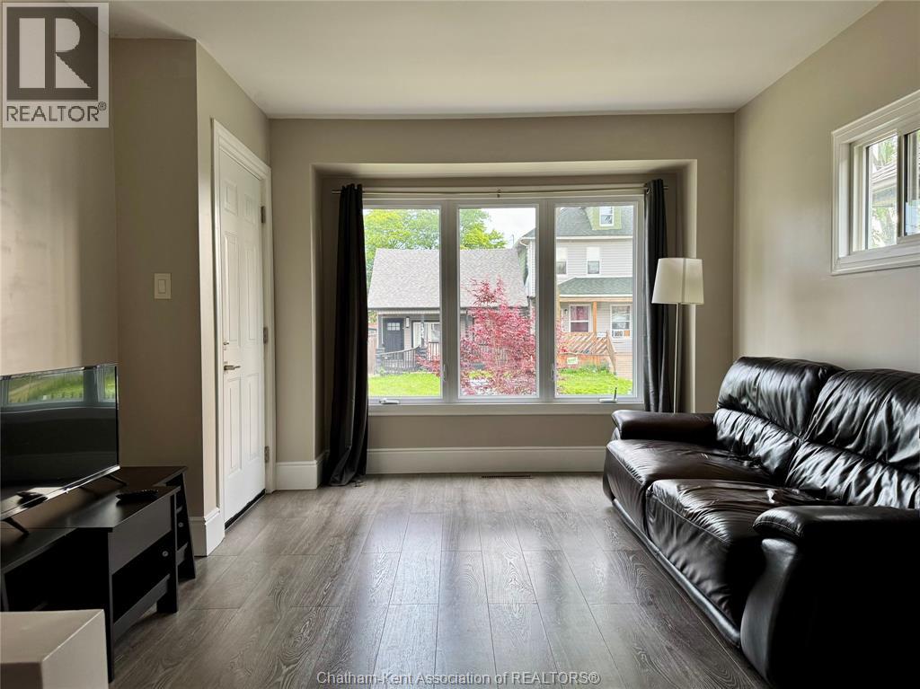 1353 Mckay Avenue, Windsor, Ontario  N9B 2B1 - Photo 6 - 25021954
