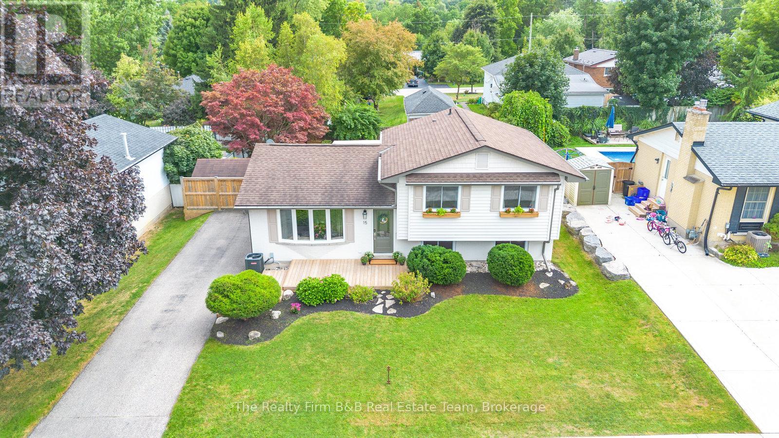 15 Fergusson Avenue, Ingersoll, Ontario  N5C 1E3 - Photo 1 - X12372538