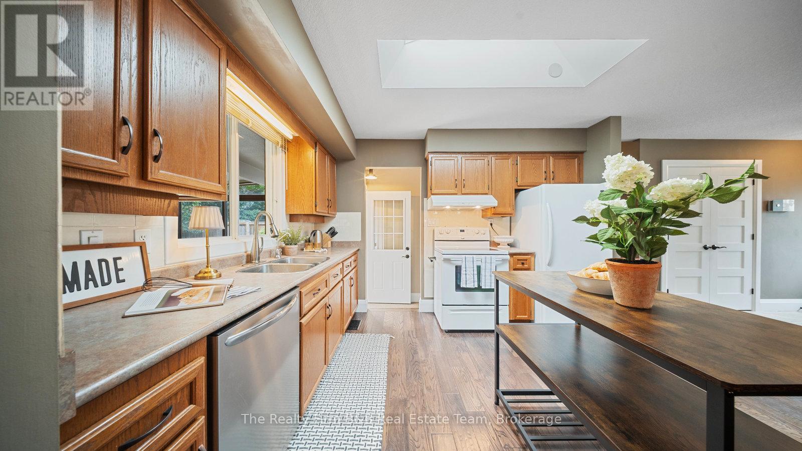 15 Fergusson Avenue, Ingersoll, Ontario  N5C 1E3 - Photo 14 - X12372538