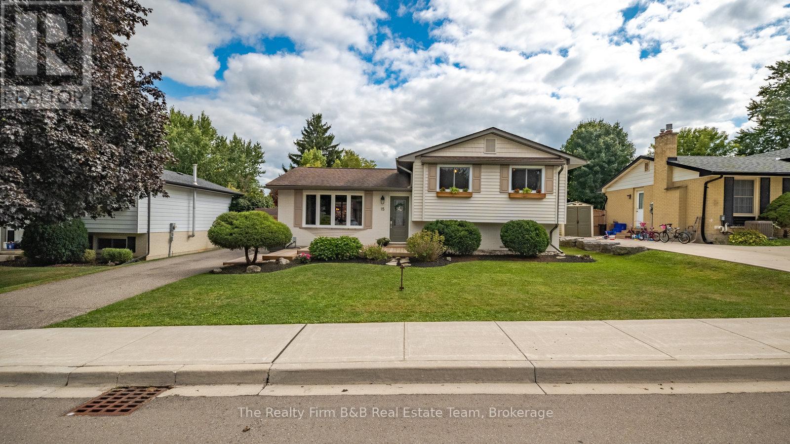 15 Fergusson Avenue, Ingersoll, Ontario  N5C 1E3 - Photo 2 - X12372538