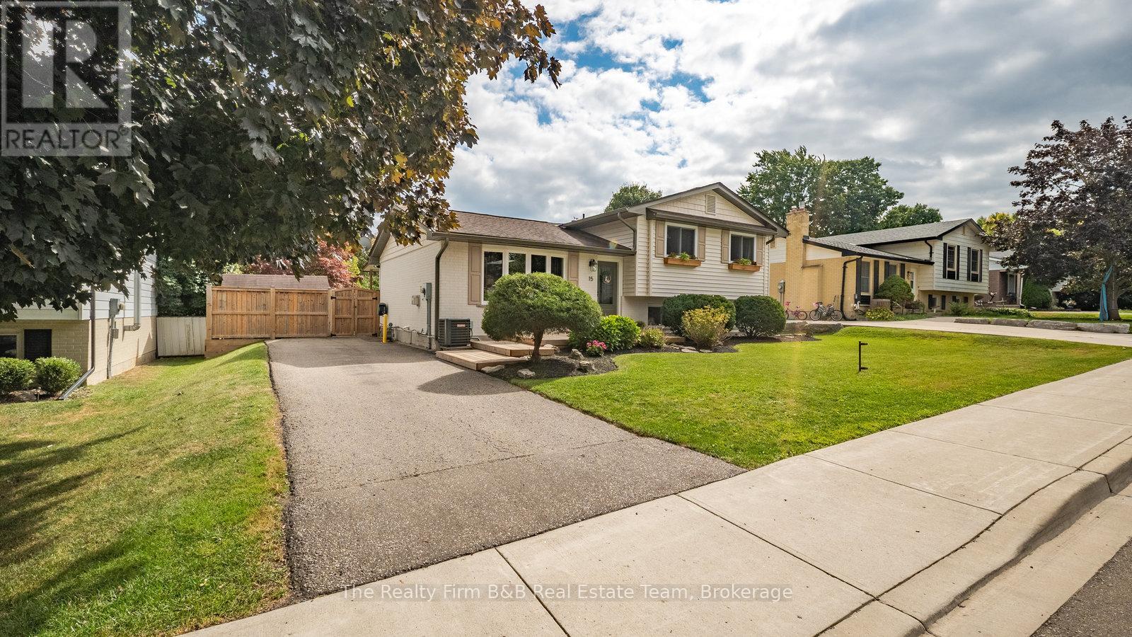 15 Fergusson Avenue, Ingersoll, Ontario  N5C 1E3 - Photo 3 - X12372538