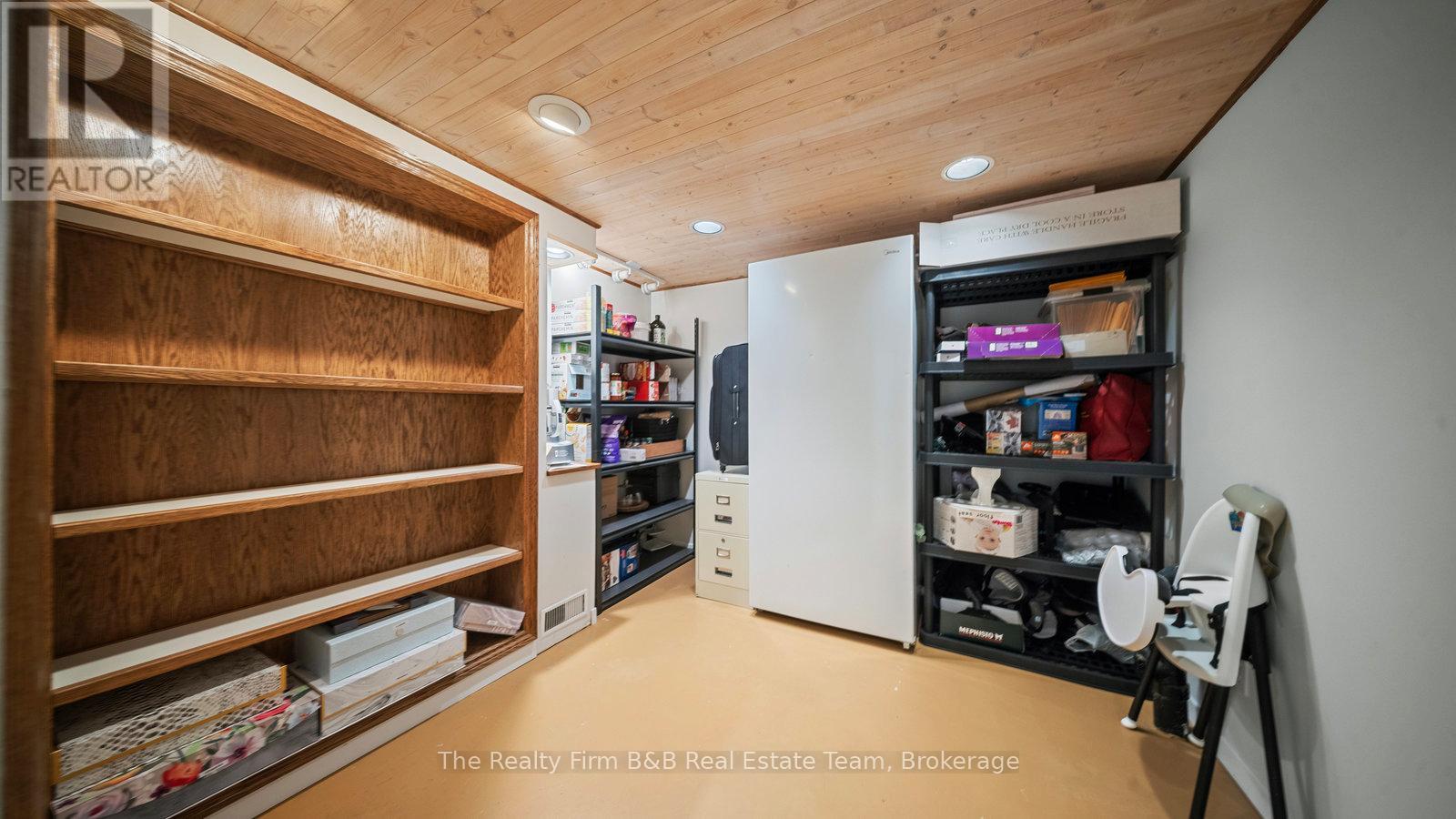 15 Fergusson Avenue, Ingersoll, Ontario  N5C 1E3 - Photo 34 - X12372538