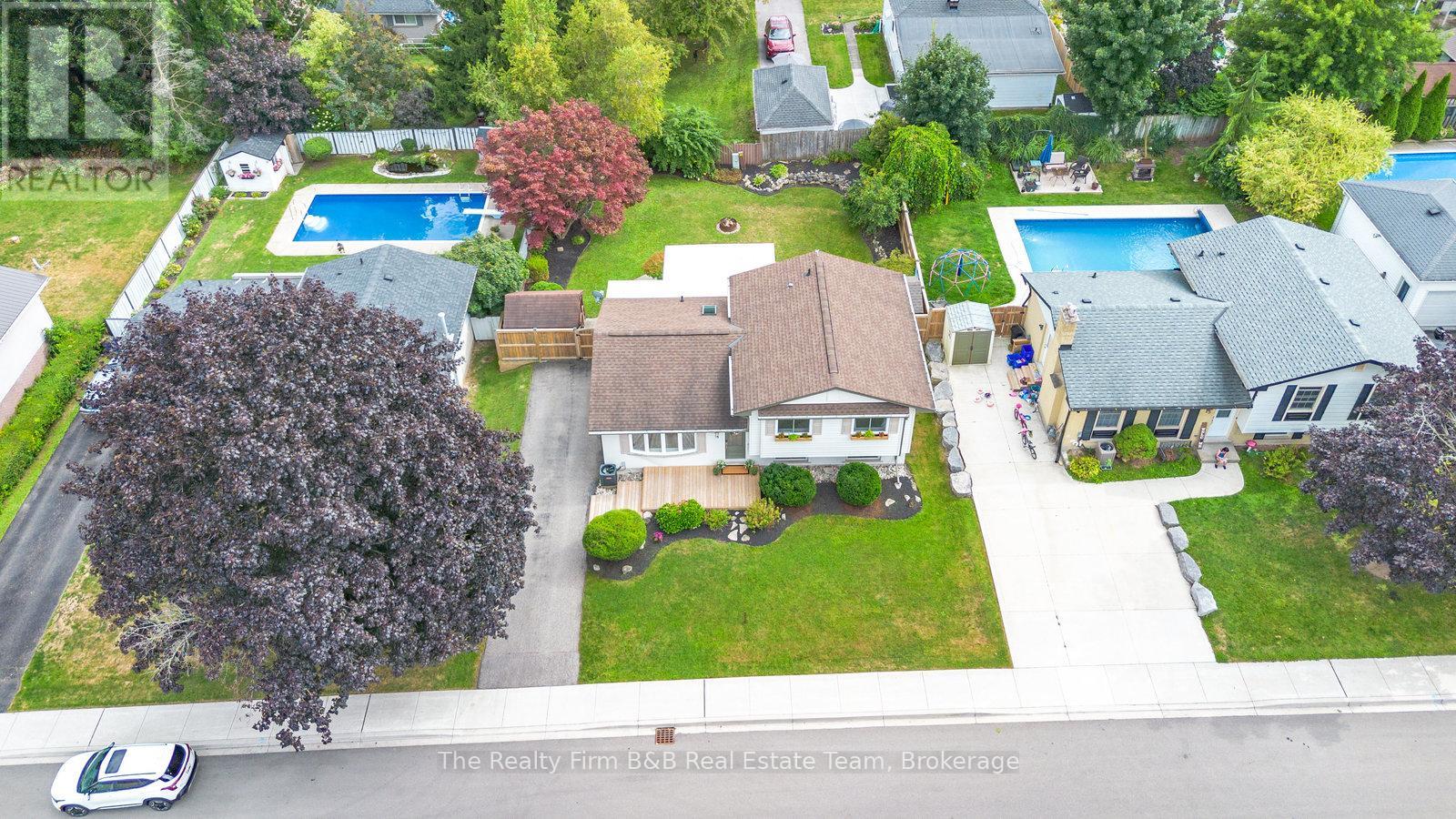 15 Fergusson Avenue, Ingersoll, Ontario  N5C 1E3 - Photo 6 - X12372538