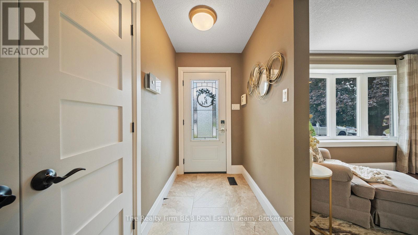 15 Fergusson Avenue, Ingersoll, Ontario  N5C 1E3 - Photo 7 - X12372538