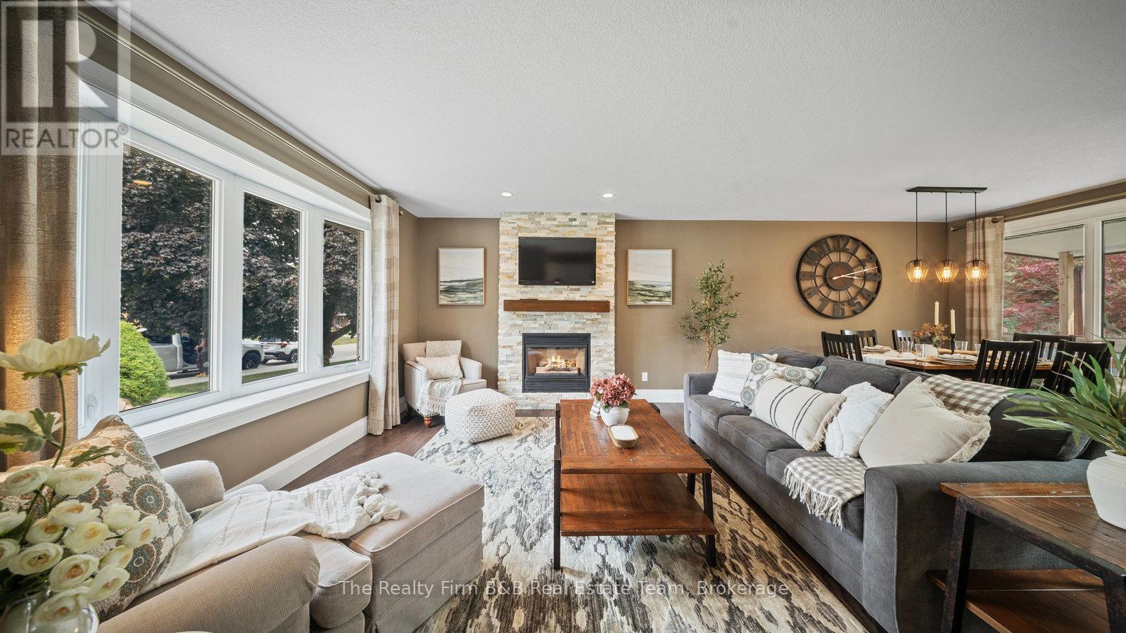 15 Fergusson Avenue, Ingersoll, Ontario  N5C 1E3 - Photo 8 - X12372538