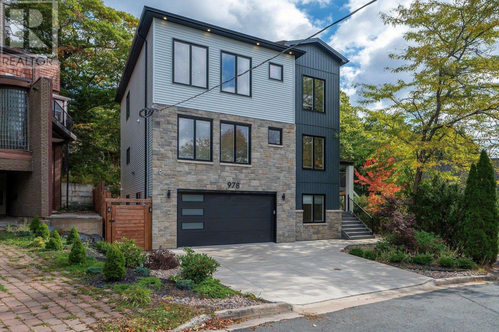 978 Winwick Road, Halifax, Nova Scotia  B3H 4L5 - Photo 1 - 202522032
