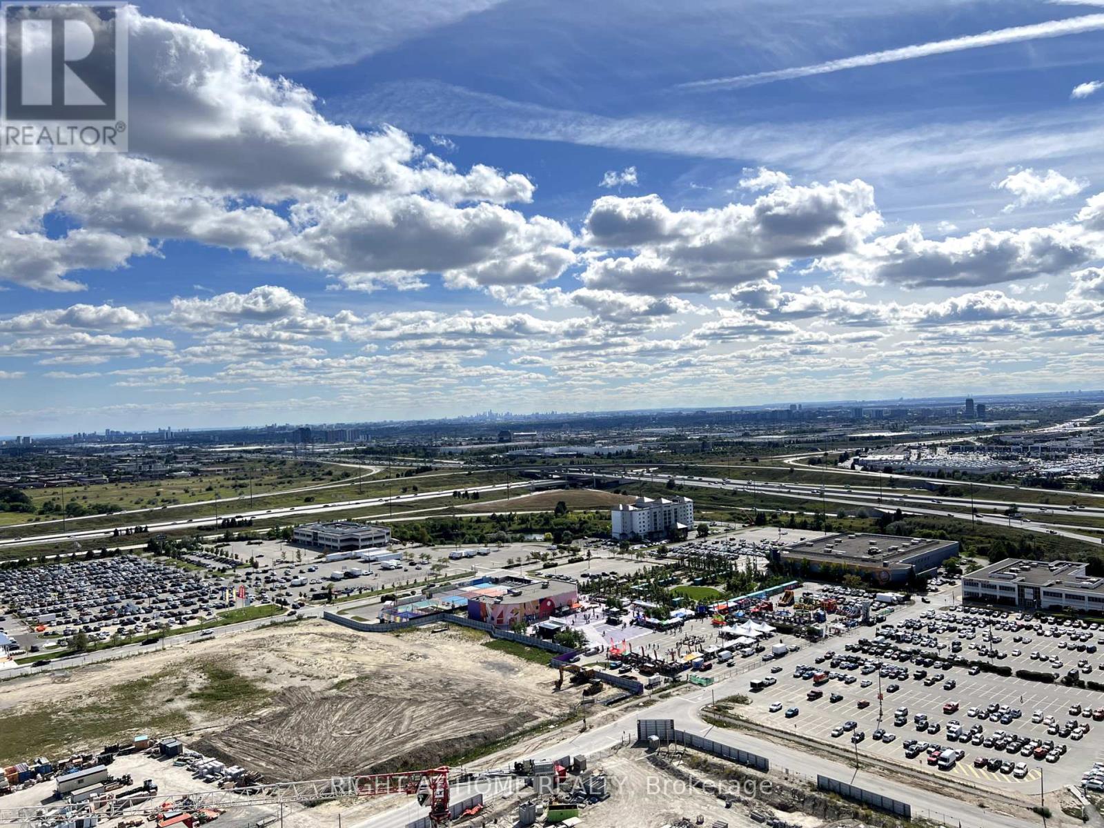 3116 - 28 Interchange Way, Vaughan, Ontario  L4K 5W3 - Photo 4 - N12372525