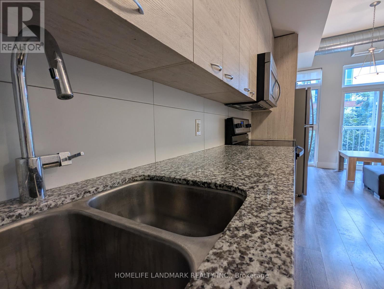 302 - 253 Albert Street, Waterloo, Ontario  N2L 3T7 - Photo 11 - X12372526