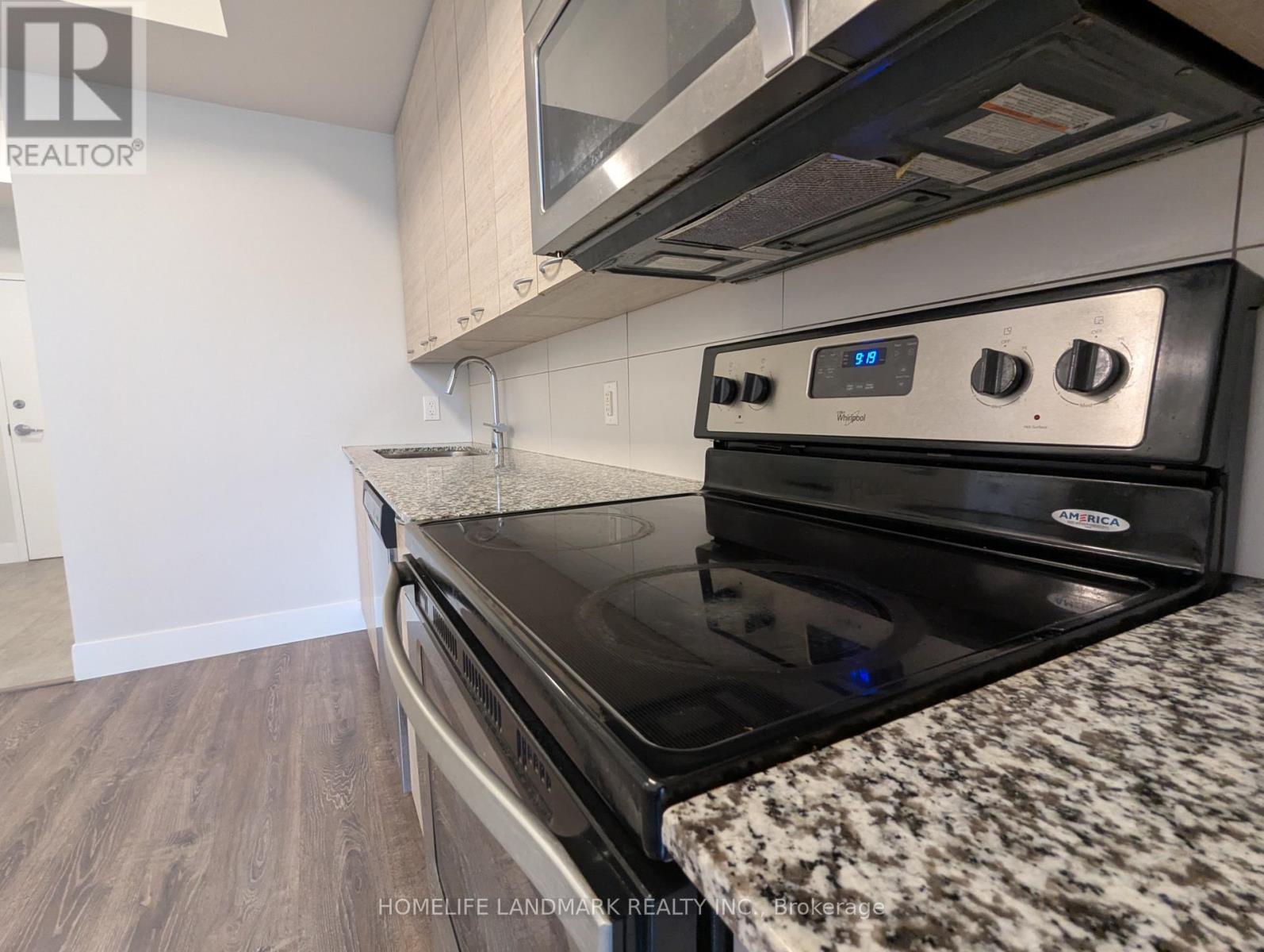 302 - 253 Albert Street, Waterloo, Ontario  N2L 3T7 - Photo 12 - X12372526