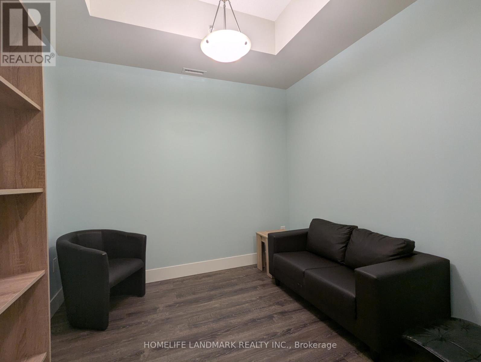 302 - 253 Albert Street, Waterloo, Ontario  N2L 3T7 - Photo 3 - X12372526