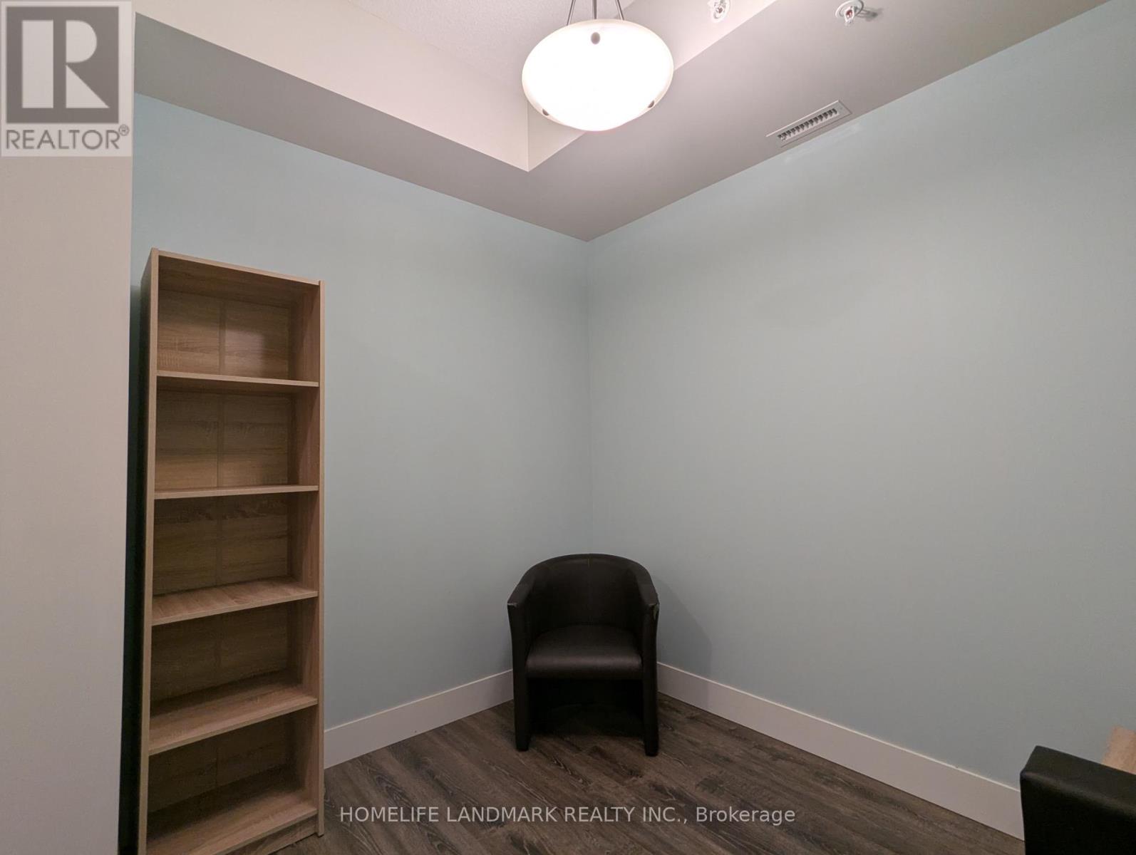 302 - 253 Albert Street, Waterloo, Ontario  N2L 3T7 - Photo 4 - X12372526