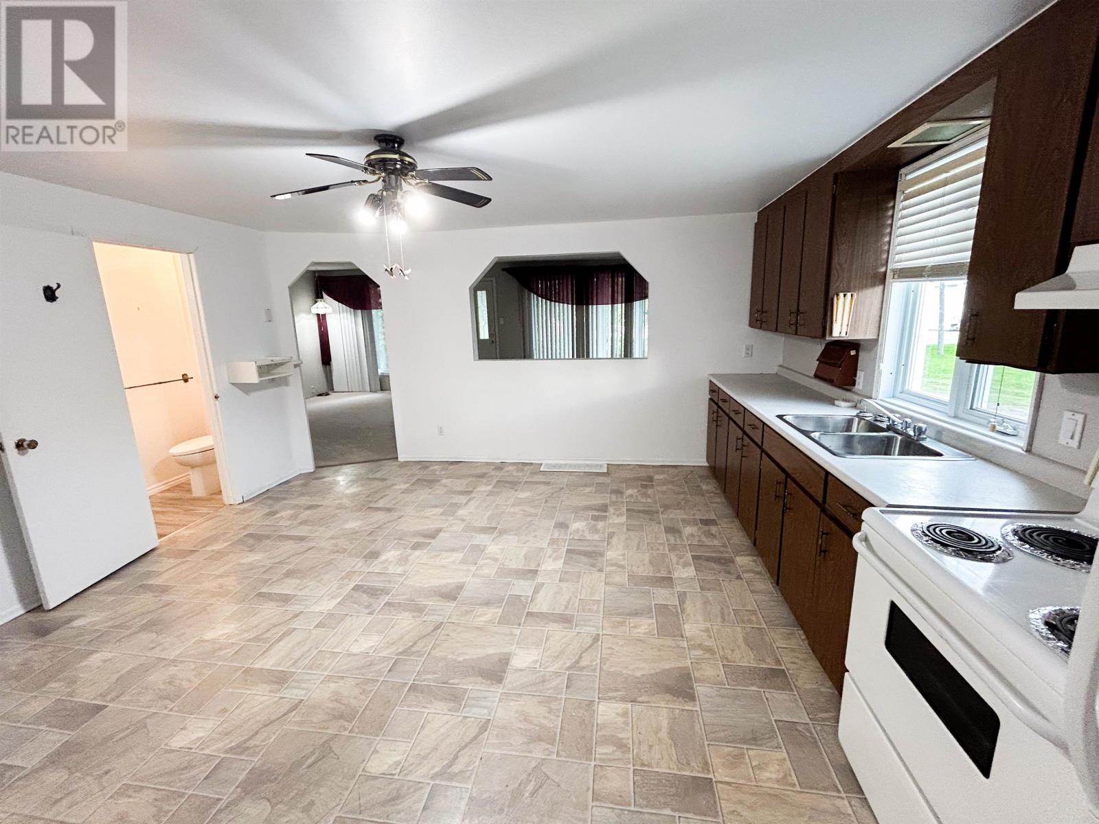 137 Kenogami Dr, Longlac, Ontario  P0T 2A0 - Photo 5 - TB252696
