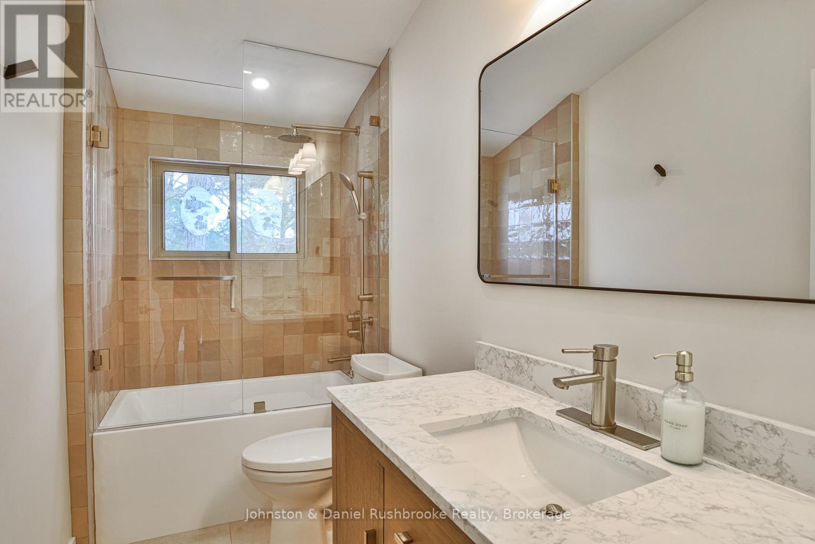 621 Peninsula Road, Gravenhurst, Ontario  P1P 1R2 - Photo 11 - X12372546