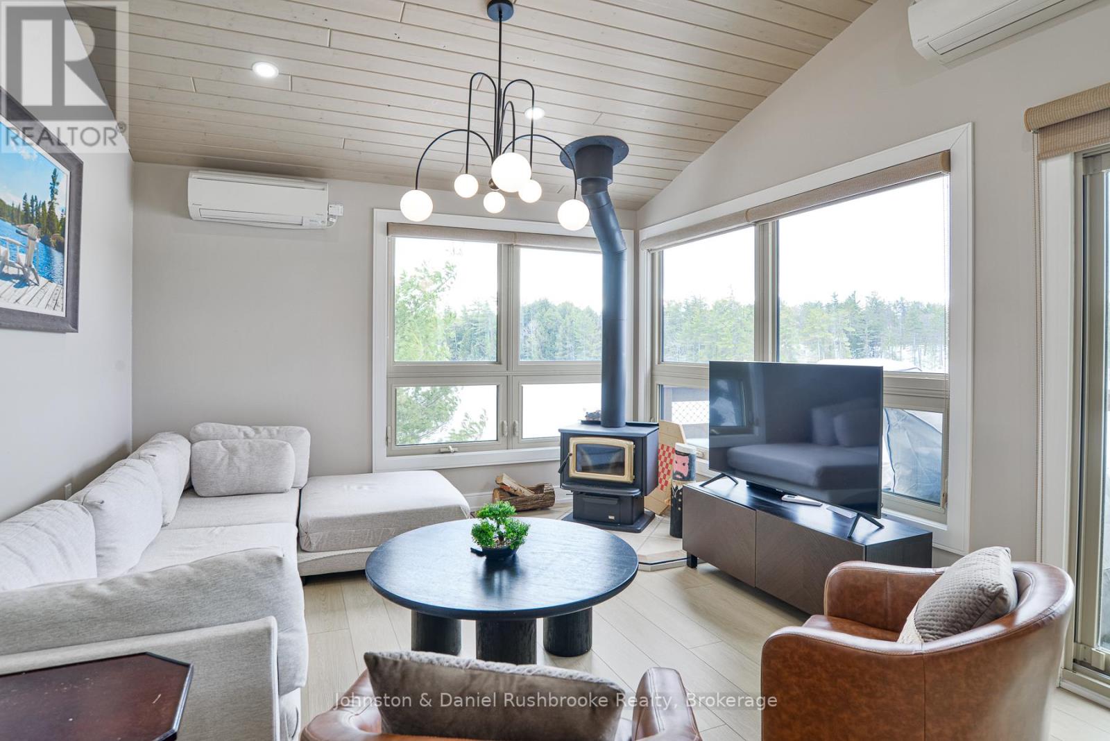 621 Peninsula Road, Gravenhurst, Ontario  P1P 1R2 - Photo 4 - X12372546