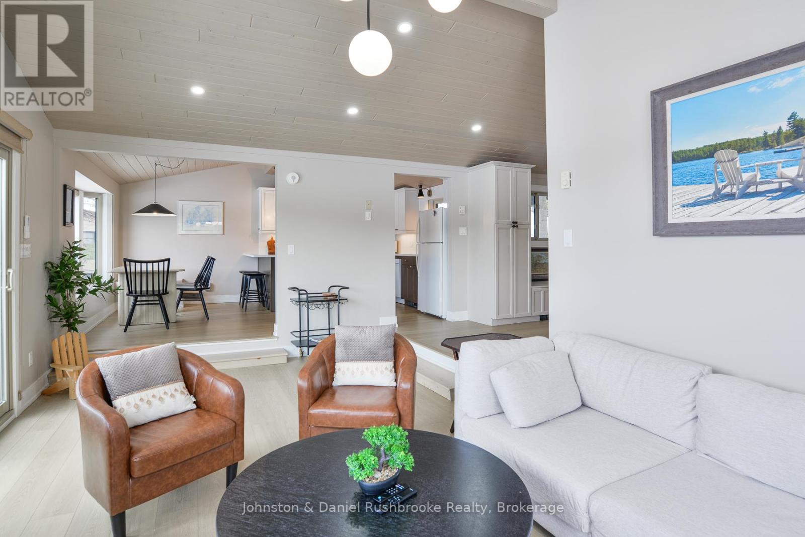 621 Peninsula Road, Gravenhurst, Ontario  P1P 1R2 - Photo 8 - X12372546
