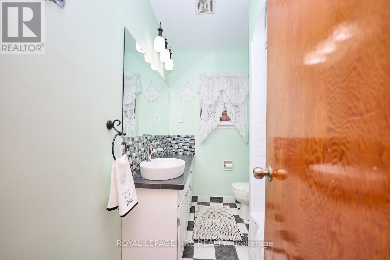 1 Thorndale Avenue, St. Catharines, Ontario  L2R 6A2 - Photo 20 - X12120966
