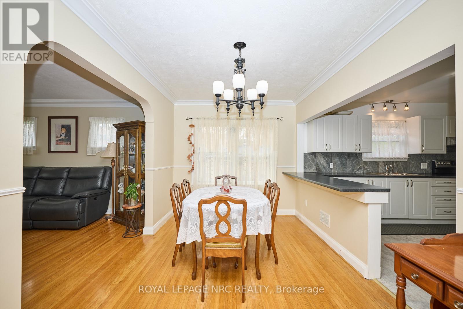 1 Thorndale Avenue, St. Catharines, Ontario  L2R 6A2 - Photo 11 - X12120966