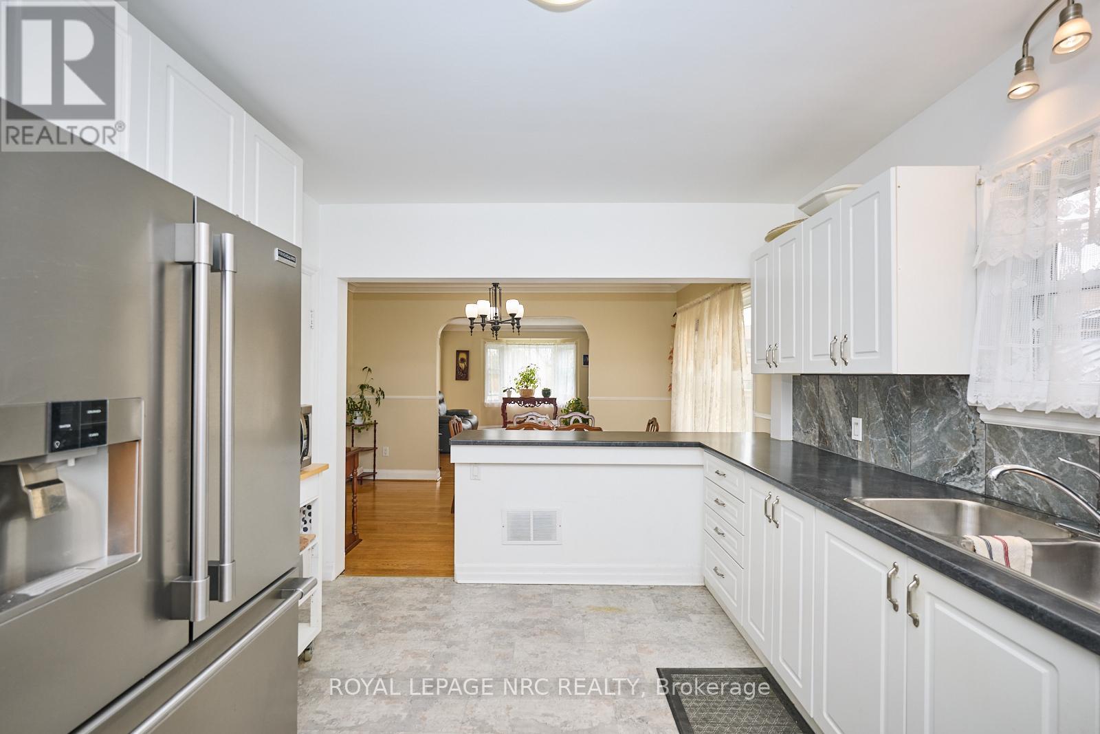 1 Thorndale Avenue, St. Catharines, Ontario  L2R 6A2 - Photo 15 - X12120966