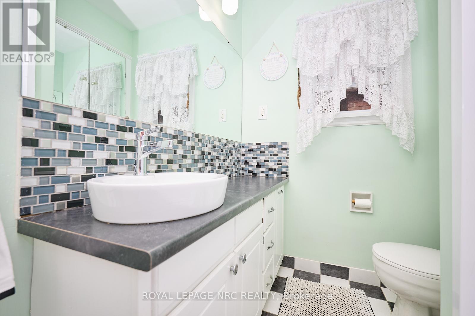 1 Thorndale Avenue, St. Catharines, Ontario  L2R 6A2 - Photo 21 - X12120966