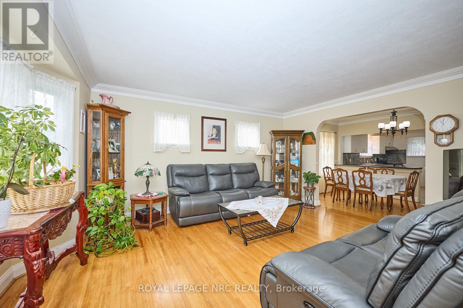 1 Thorndale Avenue, St. Catharines, Ontario  L2R 6A2 - Photo 5 - X12120966