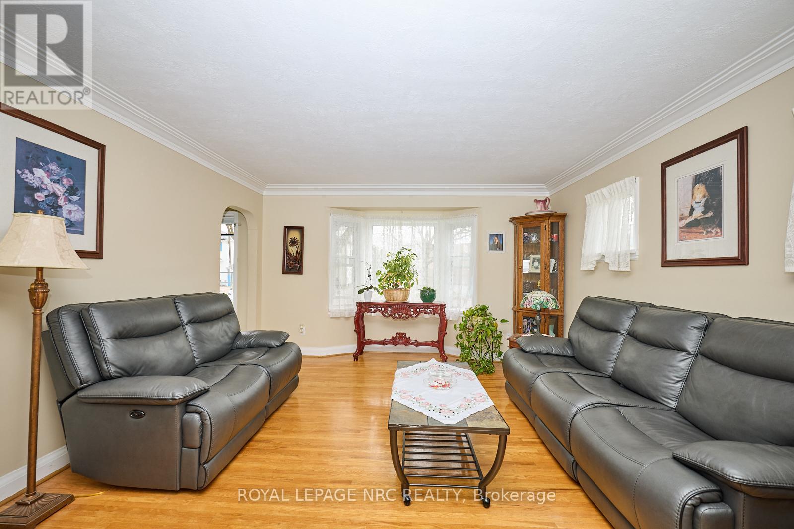 1 Thorndale Avenue, St. Catharines, Ontario  L2R 6A2 - Photo 8 - X12120966