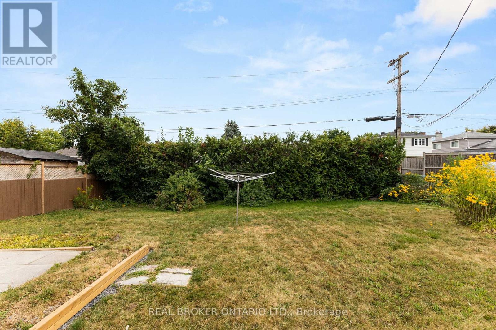 B - 320 Reynolds Drive, Ottawa, Ontario  K1E 1T2 - Photo 15 - X12372560