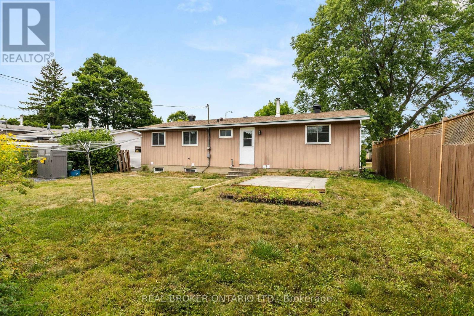 B - 320 Reynolds Drive, Ottawa, Ontario  K1E 1T2 - Photo 16 - X12372560