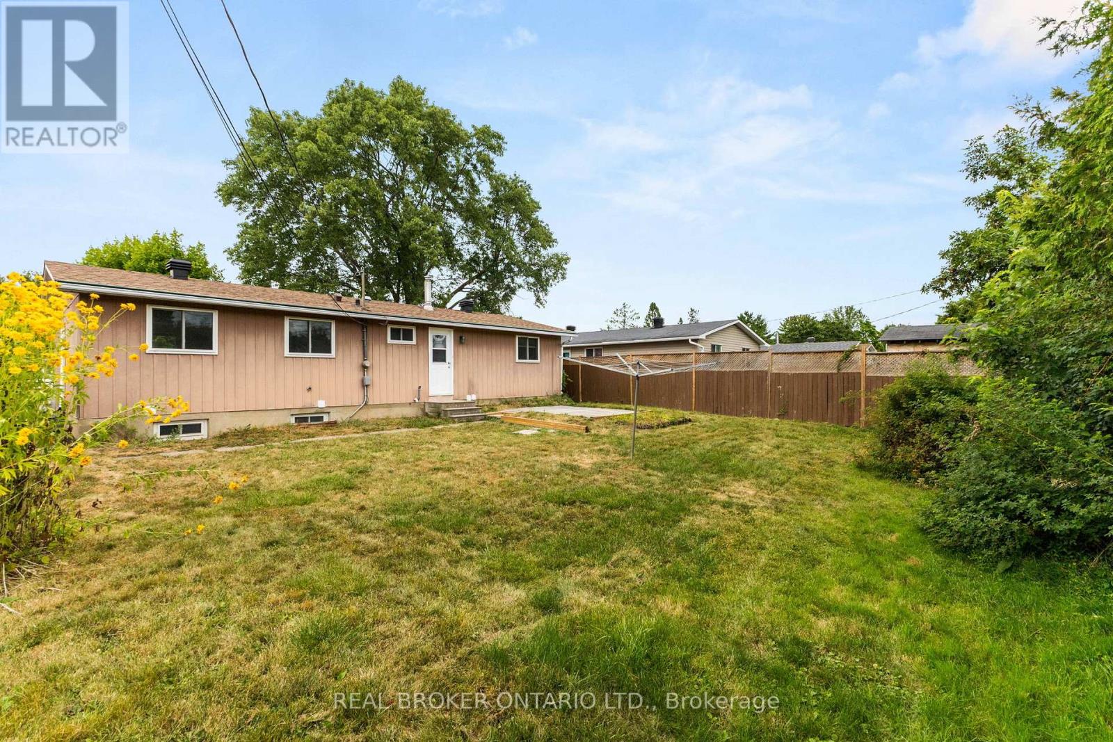 B - 320 Reynolds Drive, Ottawa, Ontario  K1E 1T2 - Photo 17 - X12372560