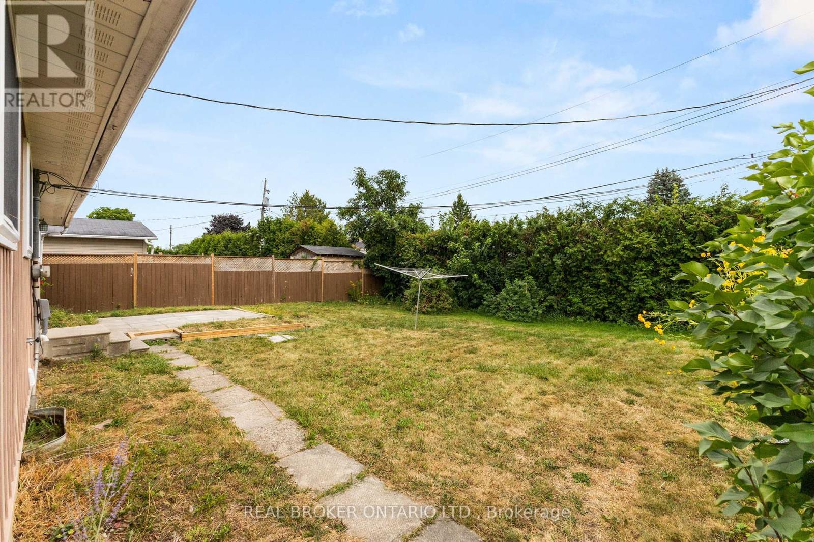 B - 320 Reynolds Drive, Ottawa, Ontario  K1E 1T2 - Photo 18 - X12372560