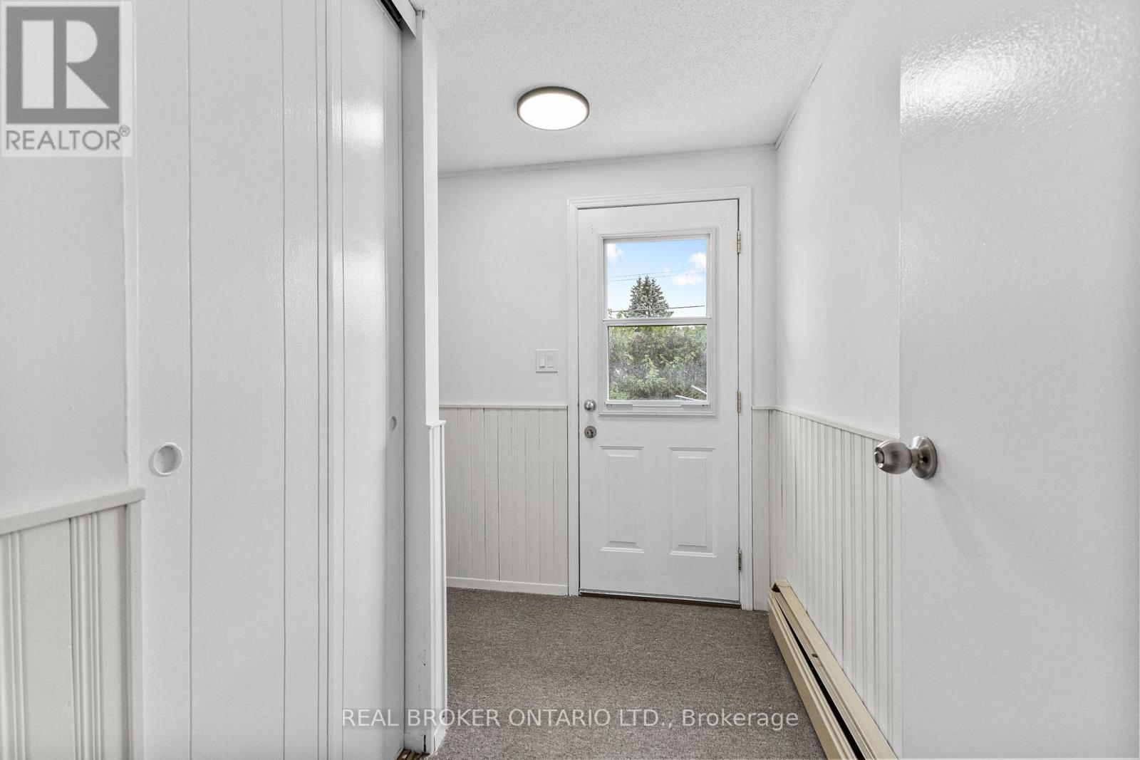 B - 320 Reynolds Drive, Ottawa, Ontario  K1E 1T2 - Photo 4 - X12372560