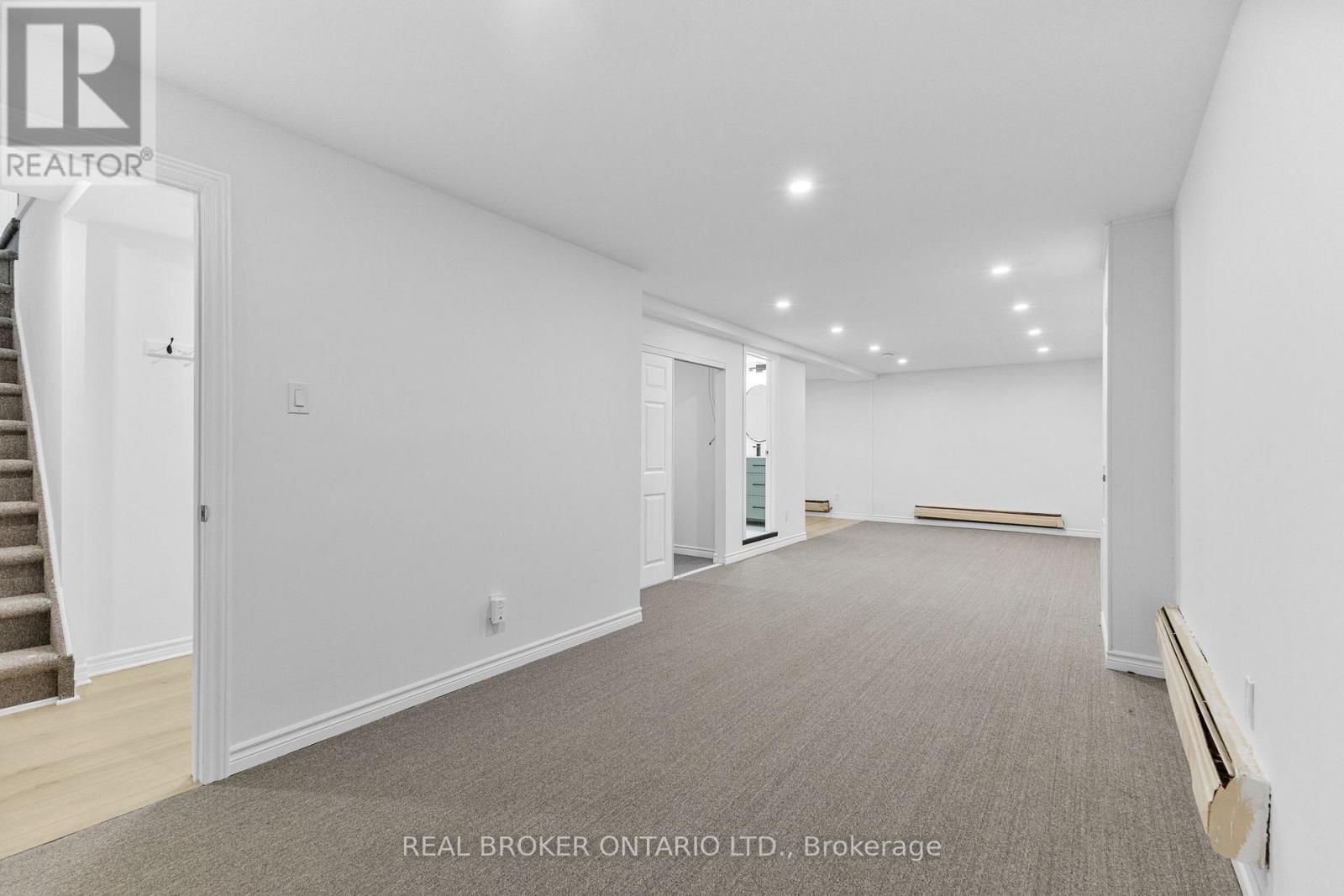 B - 320 Reynolds Drive, Ottawa, Ontario  K1E 1T2 - Photo 5 - X12372560