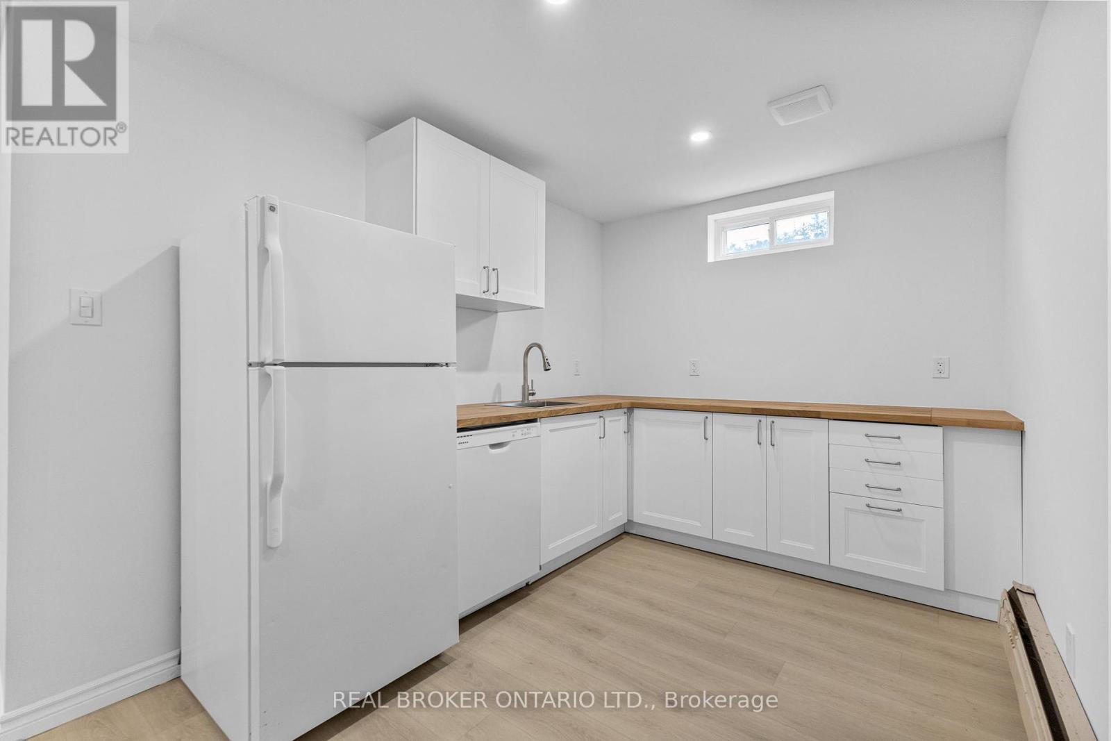 B - 320 Reynolds Drive, Ottawa, Ontario  K1E 1T2 - Photo 8 - X12372560