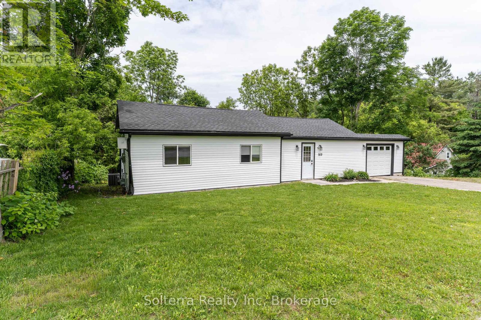 160 Wagner Street, Gravenhurst, Ontario  P1P 1C3 - Photo 2 - X12372558