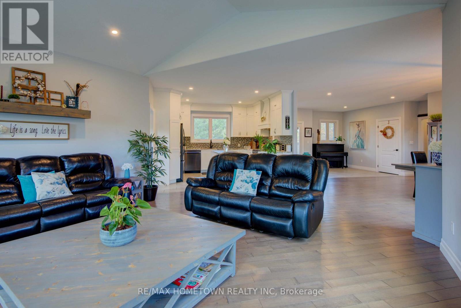303 Old Lily Bay Road, Elizabethtown-Kitley, Ontario  K6V 5T3 - Photo 15 - X12372583